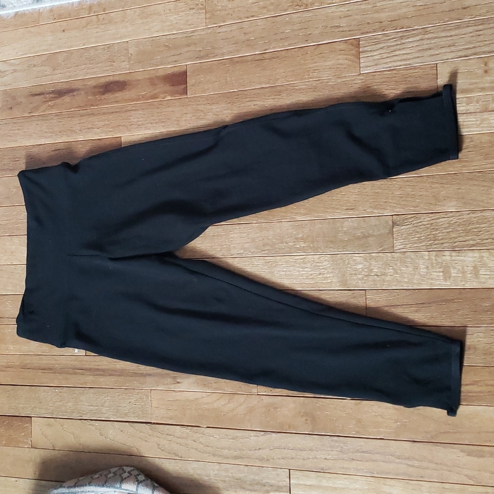 Victoria's Secret Victoria Sport NWOT black cropped leggings